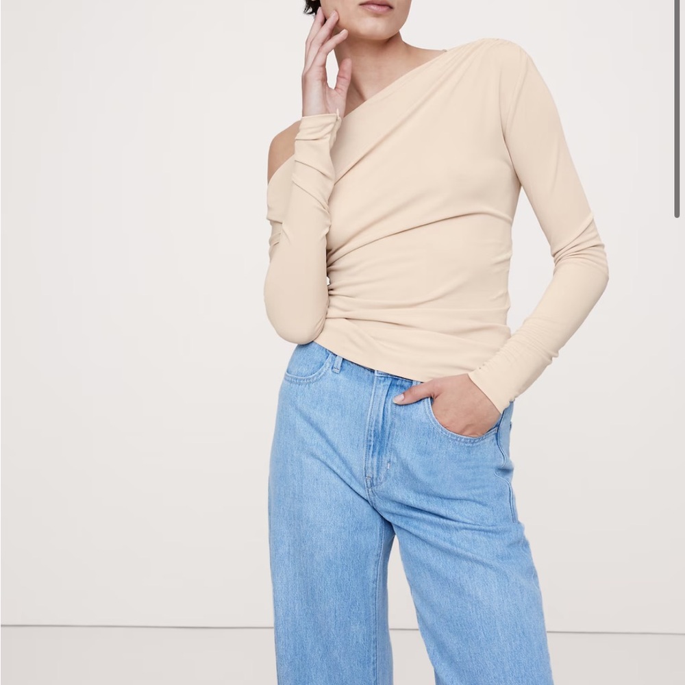 Banana Republic Cream Crepe Knit Twisted long sleeve